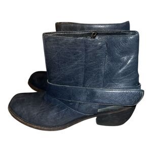 ✨VPL By LD Tuttle Ankle Leather Navy Sz 39.5 Booties✨